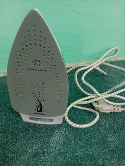 Menší žehlička Hyundai - 2