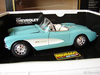 1:18 BBURAGO - Chevrolet Corvette C1 (1957) azurová - 2