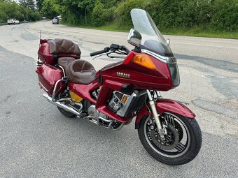 Yamaha XVZ 1200 Venture - 2