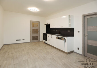 Exkluzivně pronájem bytu 2+kk, po rekonstrukci, 36m2 + lodži - 2