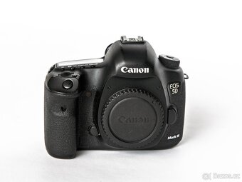 Canon EOS 5D Mark III s objektivem - 2