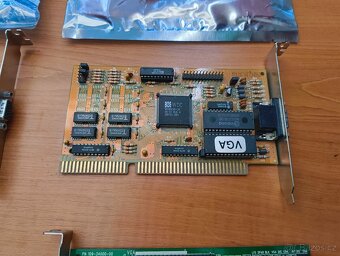2x ISA (16-bit) a 2x PCI grafické karty - 2