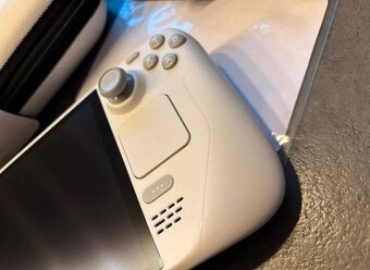STEAM DECK OLED - 1TB bílá limitovaná edice - 2