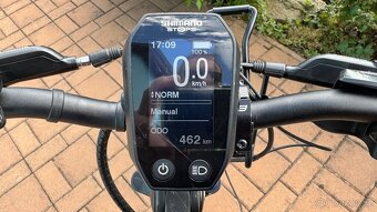 Elektrokolo Apache s velmi nízkým nájezdem pouze 462 km - 2