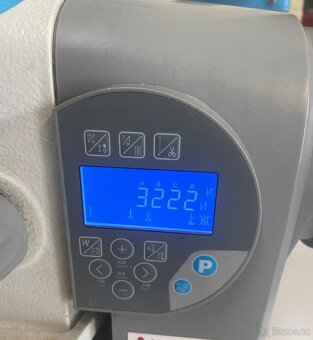 Průmyslový automaticky šicí stroj na těžší šiti Jack H5 - 2