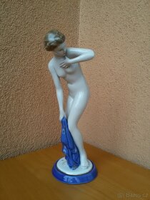 STAROŽITNA PORCELÁNOVA SOŠKA, DÍVČÍ AKT. - 2