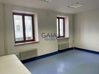 Hodonín - Pronájem kanceláře 20 m² v centru města - 20m2 - 2