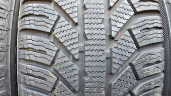 Zimní pneu 215/60/16 Semperit - 2