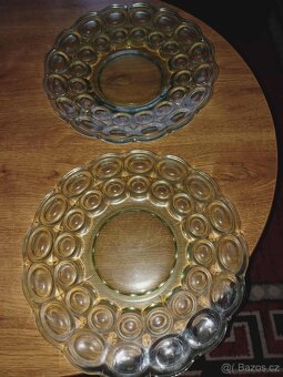 Velké skleněné hutní podnosy z Uranového skla - 2