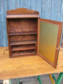 Závěsná skříňka na zeď starožitná - 2