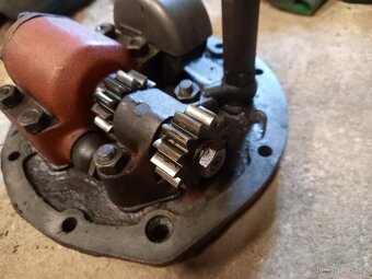 Spodní víko Zetor - 2