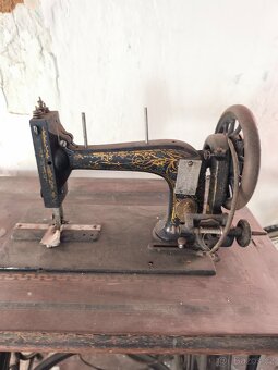 Prodám starý šicí stroj - 2