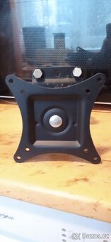 otocny drzak televize - 2