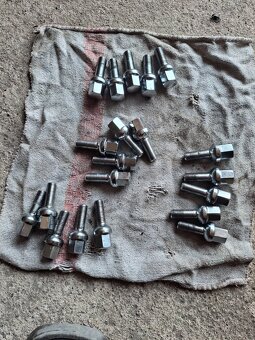 Kolove srouby chromovane 12x1,5 mm - 2