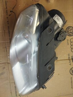 Passat B6 pravé přední světlo - 2