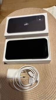 Prodám černý iPhone 11 64GB - top stav - 2