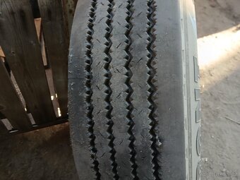 Pneu 295/80 R 22,5 - 2