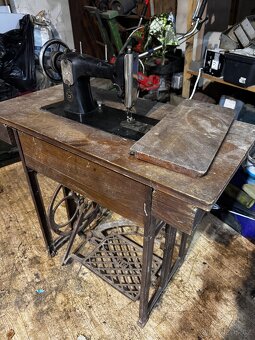 Starožitný šicí stroj pfaff 30 - 2