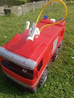 Hasičské auto s vodním dělen - 2