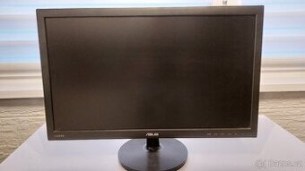 Starší počítač s monitorem - 2
