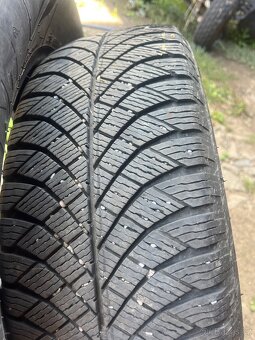 215/65 R16 102V zimní - 2
