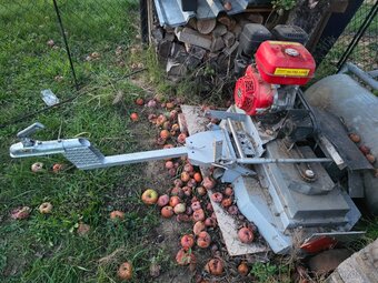 Prodám sekačku s vlastním motorem - 2