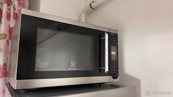 Mikrovlnná trouba Electrolux EMS30400OX - 2