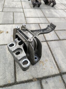 Držák motoru - 2