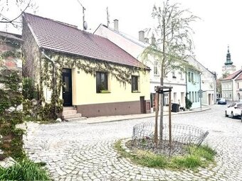 Rodinný dům po rekonstrukci v srdci Mikulova – ideální pro b - 2
