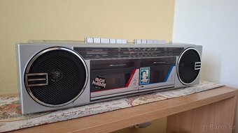 Radiomagnetofon Toshiba RT-8035, rok 1987 - 2