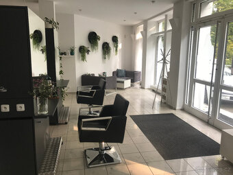 Pronájem kadeřnického pracoviště a prostoru pro manikúru - 2