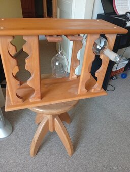 Dřevěný stojan na víno - 2