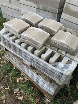 Stříška plotová CS BETON Blok 20 štípaná šedá - 2