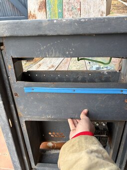 Kovová rozvodnice / rozvaděč / bedna - 2