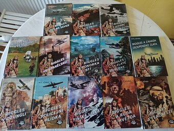 39 knih Biggles - 2