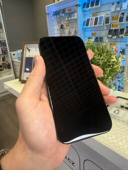 iPhone 15 128Gb Černý E-SIM - 2