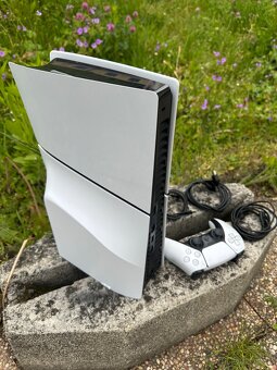 Prodám PlayStation 5 Slim s mechanikou, 1TB - top stav - 2
