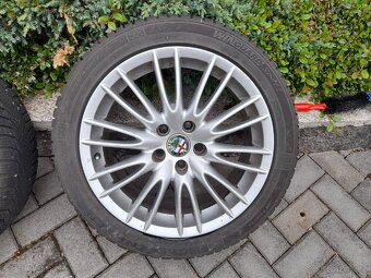 Alfa Romeo kola - 2