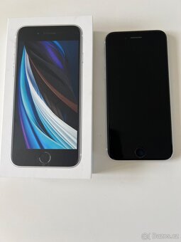Bílý iPhone SE 2020 - 2