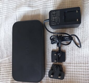 V ZÁRUCE, NOVÝ - 8K HDMI sync box Philips Hue Play - 2