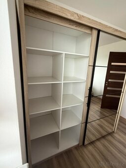 Velká šatní skříň - 2