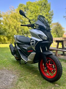 Aprilia sr gt 125 sport - 2