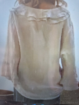 Halenka s výstřhem a vodou - volán- béžová - 2