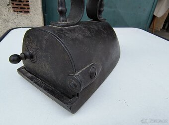 Starožitná žehlička - 2