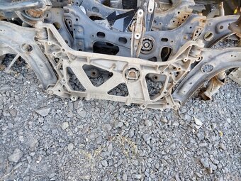 Predná pravá štvrťka Passat B8 predná nápravnica - 2