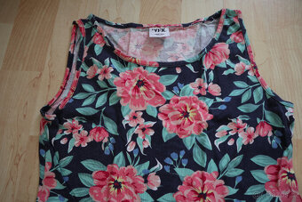 Dívčí šaty vel. 146/152 s květy - 2