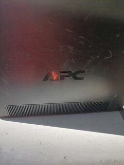 záložní zdroj APC - 2