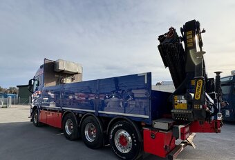 Volvo FH16 650 8x4 valník s hydraulickou rukou - 2