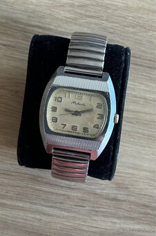 Mechanické hodinky Raketa TV - 2