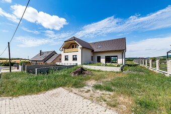 Rodinný dům ve výstavbě 470m2, pozemek 1026m2 - 2